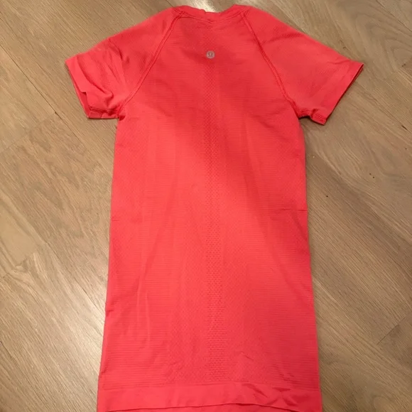Size 0 Lipgloss swiftly text LULULEMON - Picture 2 of 2